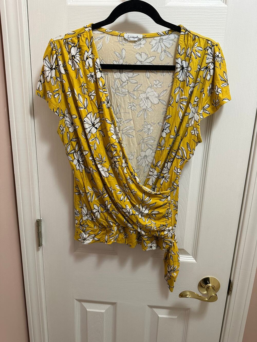 Loveappella Blouse Size XL Wrap-effect, ties at waist Yellow Floral print